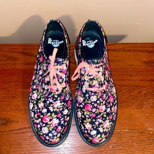 Women’s size 11 floral Dr Marten Oxfords in excellent condition, only worn once